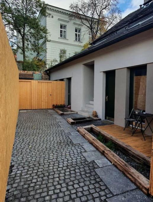 Cozy Friendly Place With Free Parking プラハ エクステリア 写真