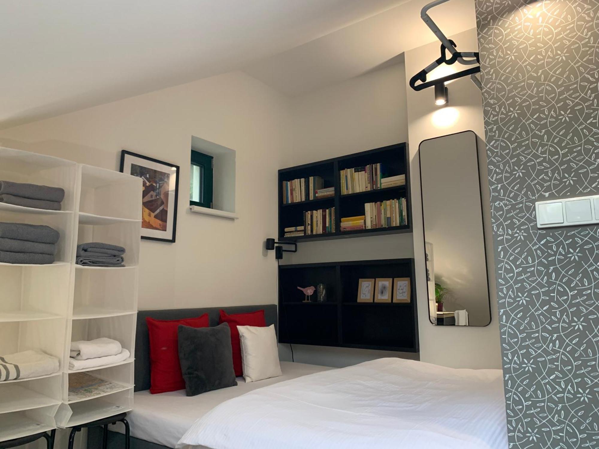 Cozy Friendly Place With Free Parking プラハ エクステリア 写真
